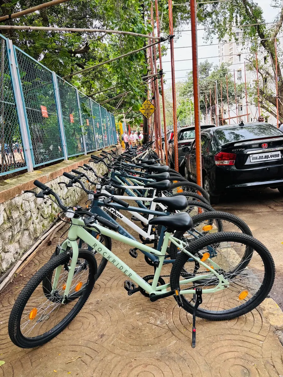 Non-Geared cycles available for rental near Worli Promenade